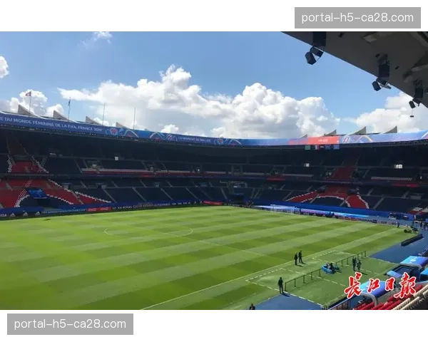 王子公园球场测试新型摄像系统，旨在提供更精准的越位与犯规判罚辅助